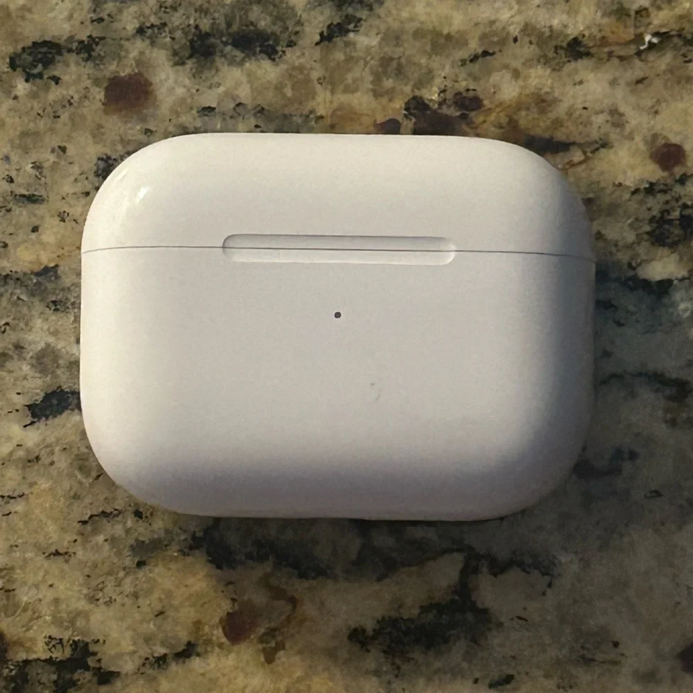 Apple White Wireless Earbuds with Case and Cable
